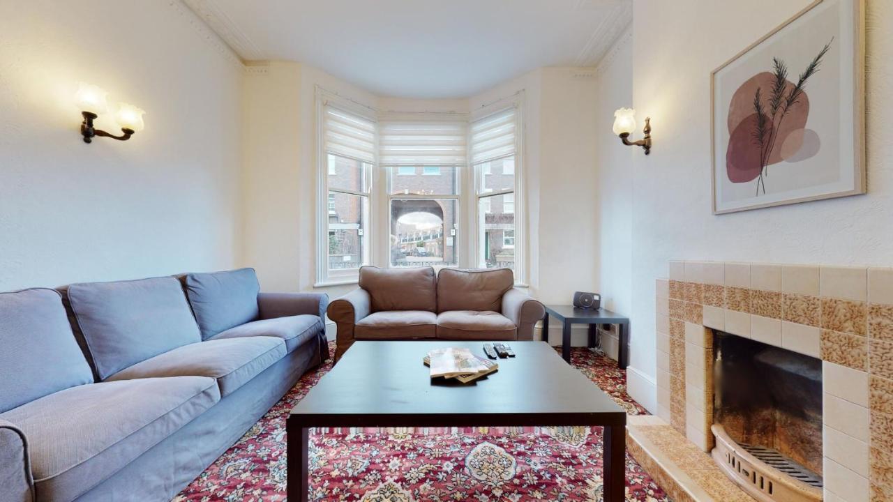 Cheerful 4 Bedroom Victorian House With Back Courtyard Londyn Zewnętrze zdjęcie